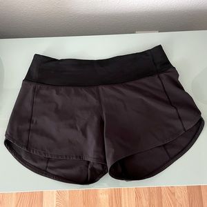Lululemon 'Speed Up' style, black size 6 lined short. 4"